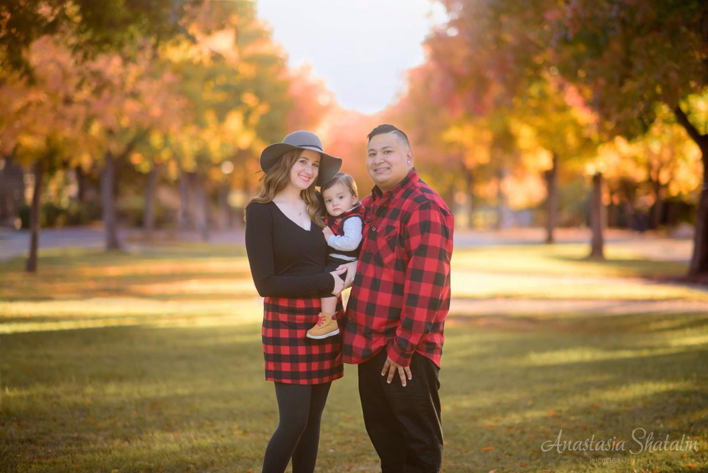 Autumn family photos Sacramento. Family photographer in Roseville, Rocklin, Folsom, Sacramento