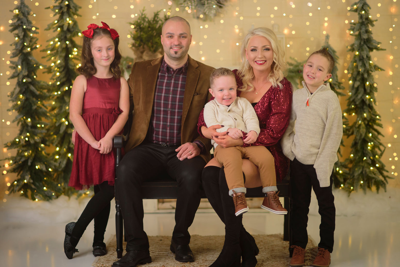 Christmas studio mini session Roseville, Rocklin, Sacramento, Folsom, Elk grove. Family photographer in Roseville, Rocklin, Folsom, Sacramento