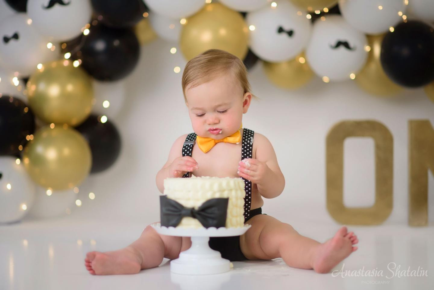 1st birthday and cake smash photographer. Family photographer in Roseville, Rocklin, Folsom, Sacramento