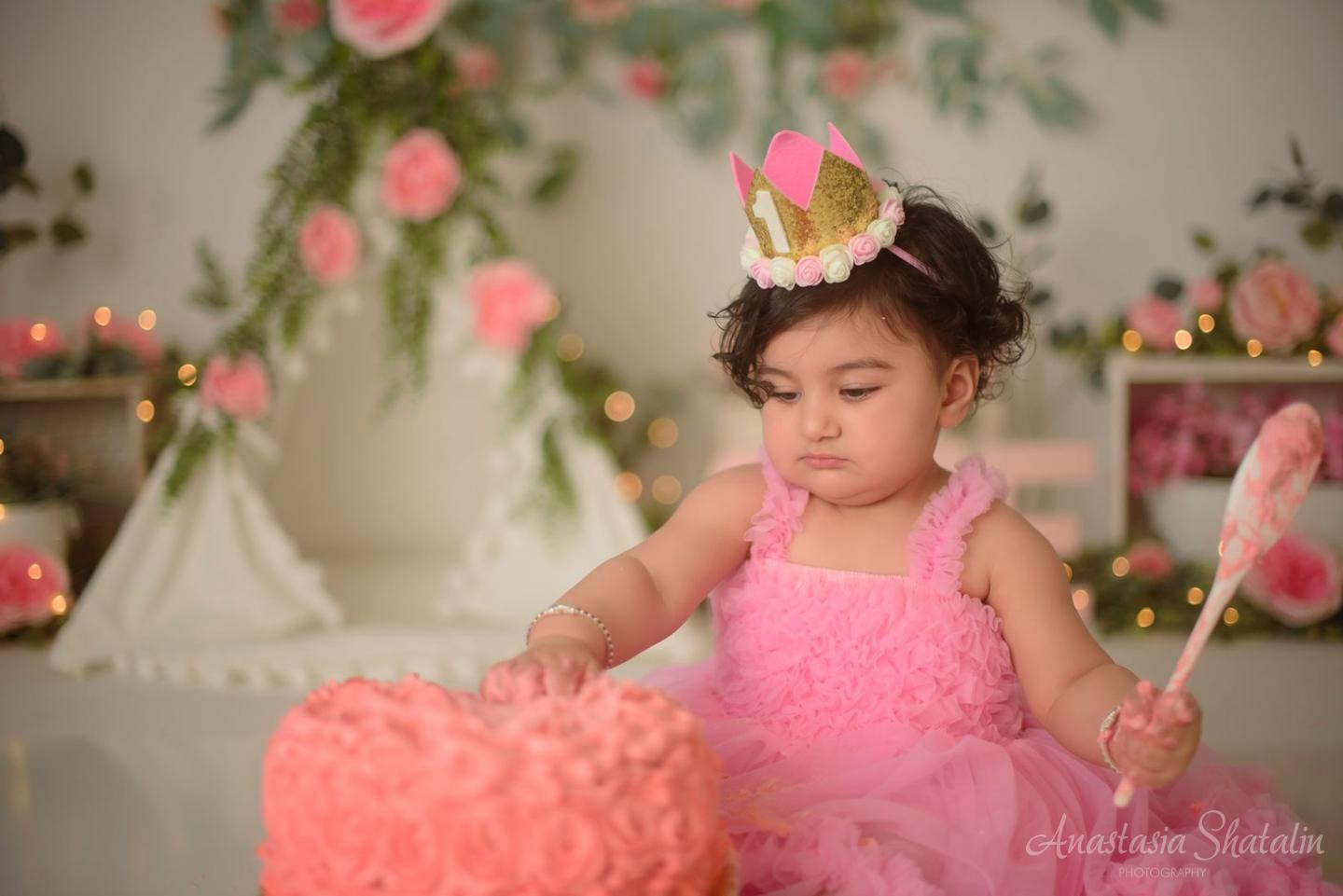 Smashing cake photography Roseville. Family photographer in Roseville, Rocklin, Folsom, Sacramento