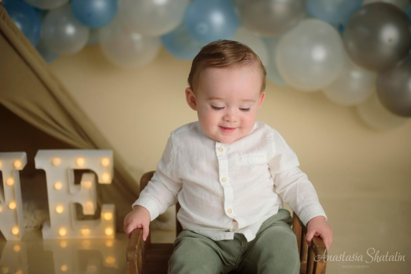 Mateo’s first birthday and cake smash photos. Photographer in Rocklin, CA. Family photographer in Roseville, Rocklin, Folsom, Sacramento