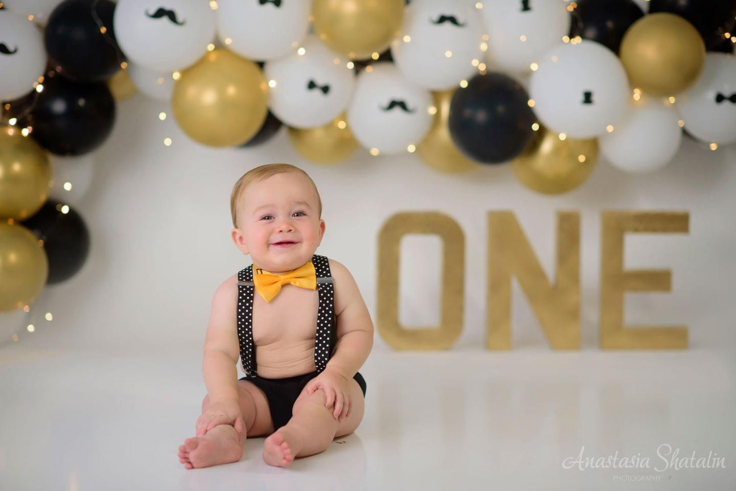 1st birthday and cake smash photographer. Family photographer in Roseville, Rocklin, Folsom, Sacramento