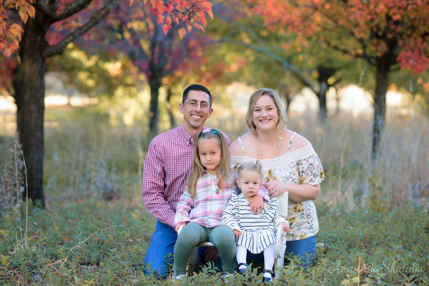 Outdoor fall location with family photographer. Family photographer in Roseville, Rocklin, Folsom, Sacramento