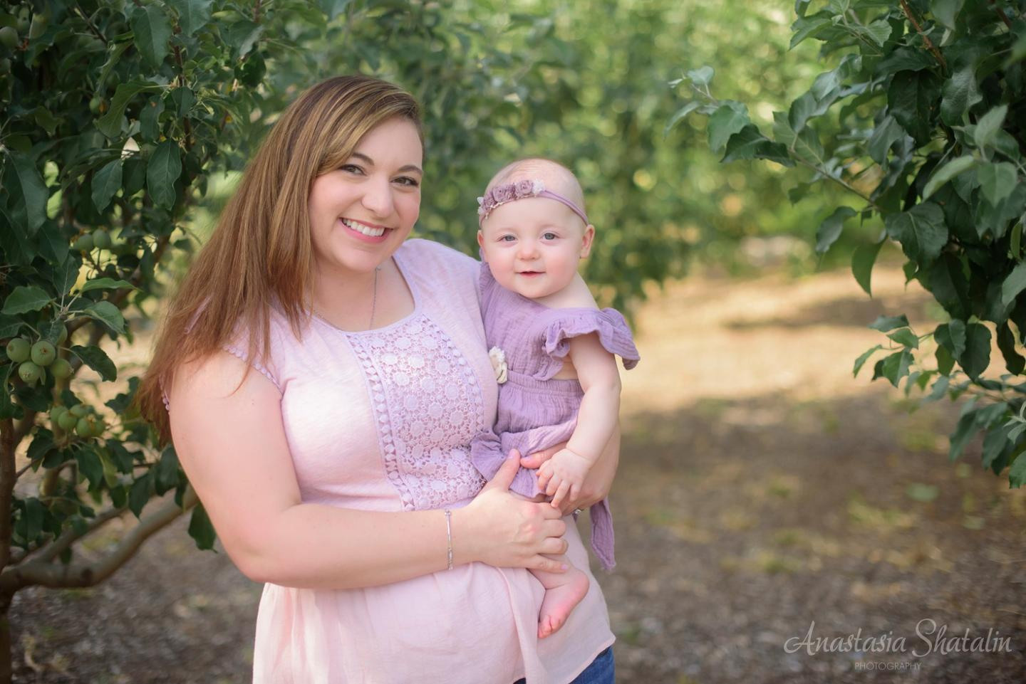 Baby infant photographer Rocklin Roseville Sacramento. Family photographer in Roseville, Rocklin, Folsom, Sacramento