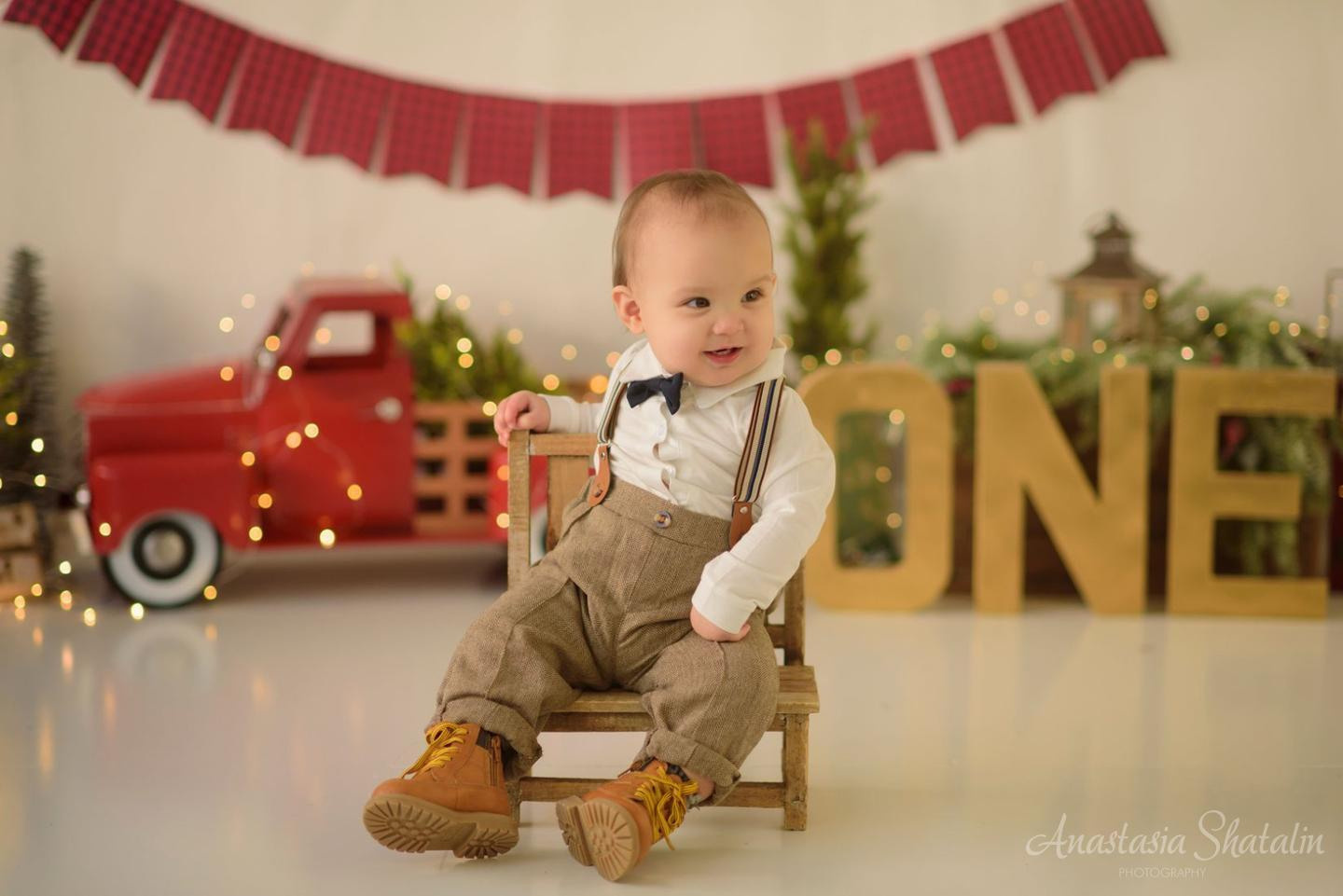 Christmas themed cake smash Roseville photographer. Family photographer in Roseville, Rocklin, Folsom, Sacramento