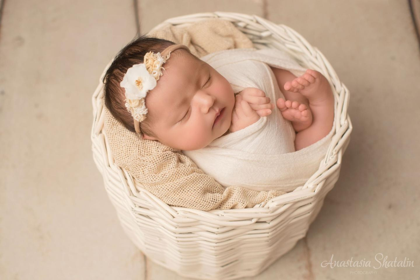 Newborn photos Roseville, Rocklin, Folsom, Sacramento. Family photographer in Roseville, Rocklin, Folsom, Sacramento