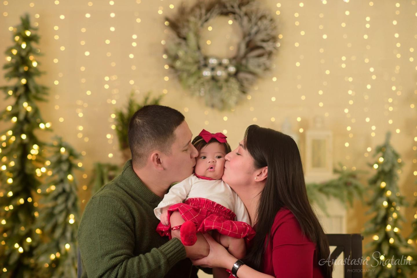 Christmas studio mini session Roseville, Rocklin, Sacramento, Folsom, Elk grove. Family photographer in Roseville, Rocklin, Folsom, Sacramento