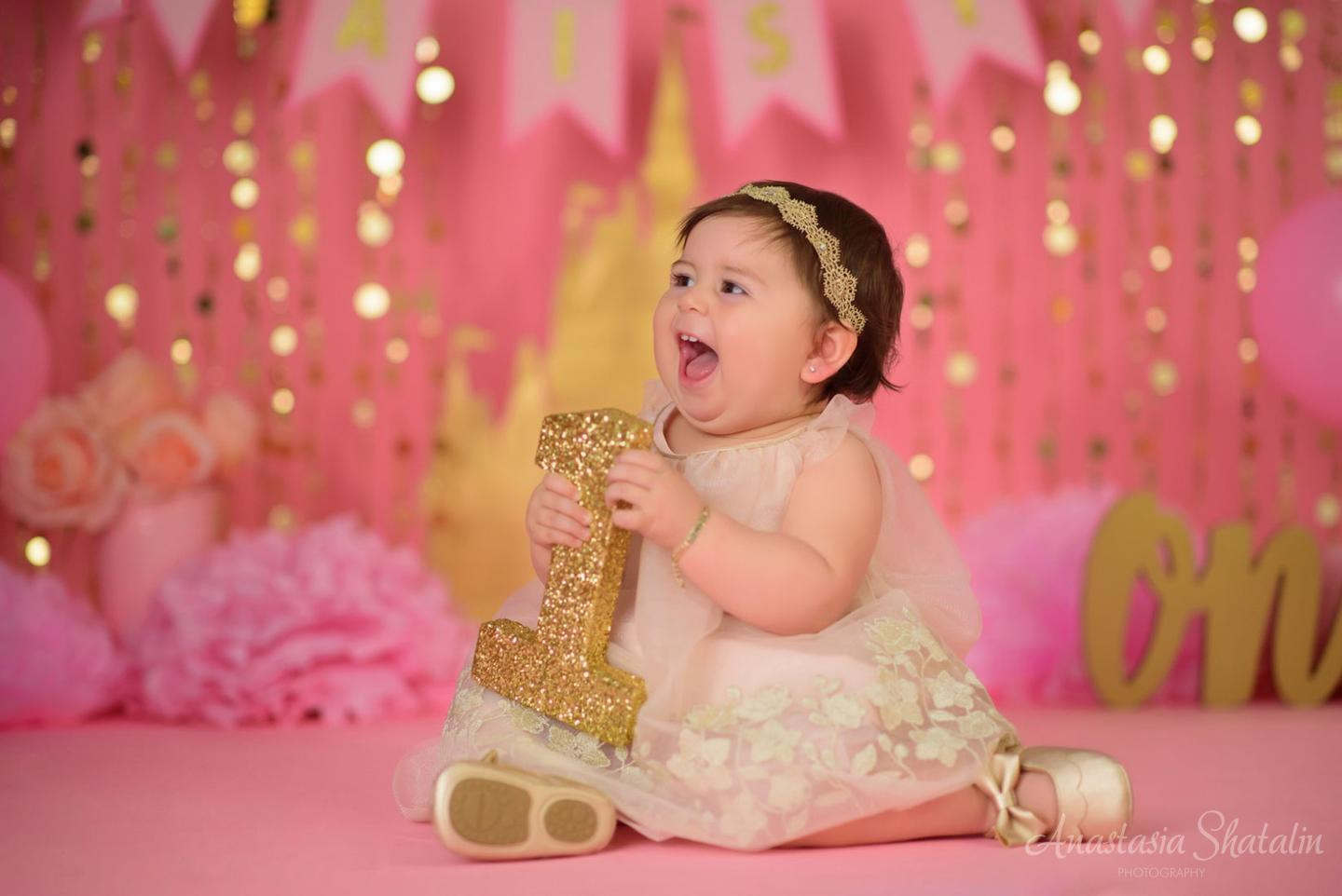 Princess cake smash Roseville, Rocklin, Folsom. Family photographer in Roseville, Rocklin, Folsom, Sacramento