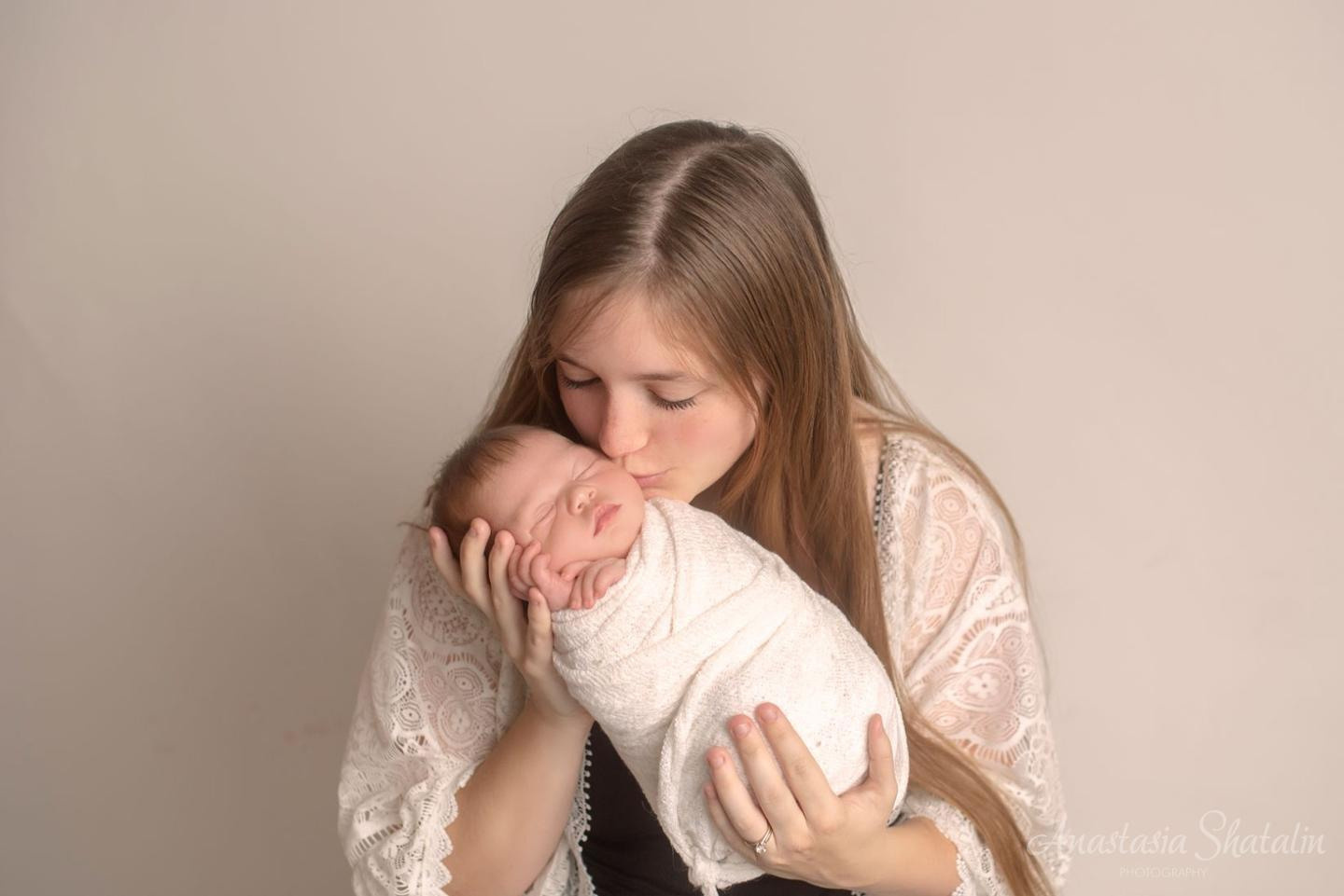 Newborn photographer Sacramento, Elk grove, Roseville. Family photographer in Roseville, Rocklin, Folsom, Sacramento