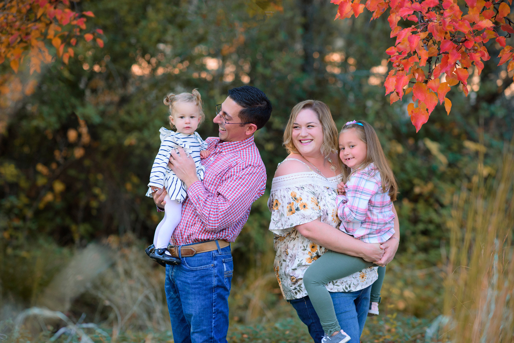 Outdoor fall location with family photographer. Family photographer in Roseville, Rocklin, Folsom, Sacramento