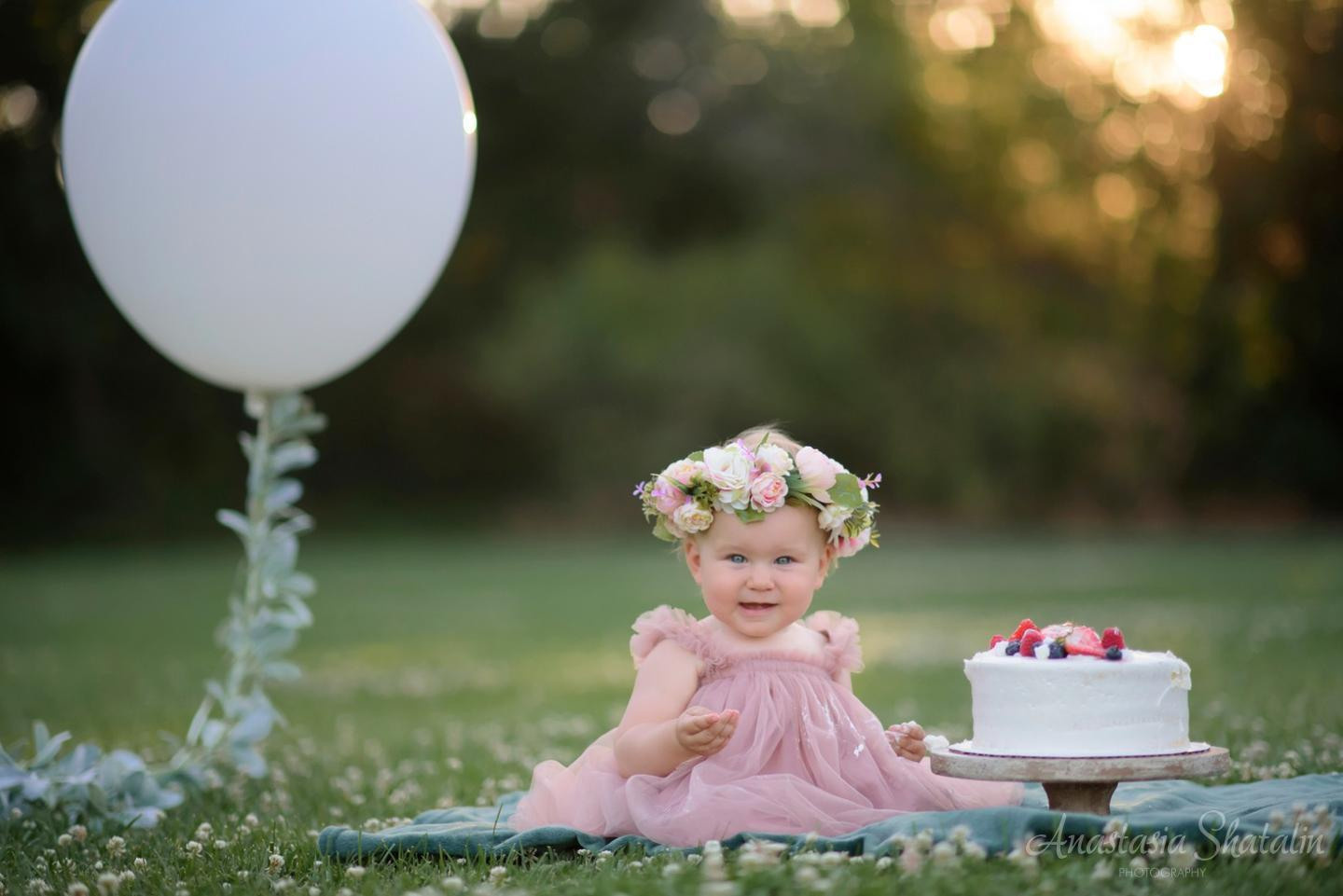 Sunset cake smash 1st birthday photography Rocklin, CA. Family photographer in Roseville, Rocklin, Folsom, Sacramento