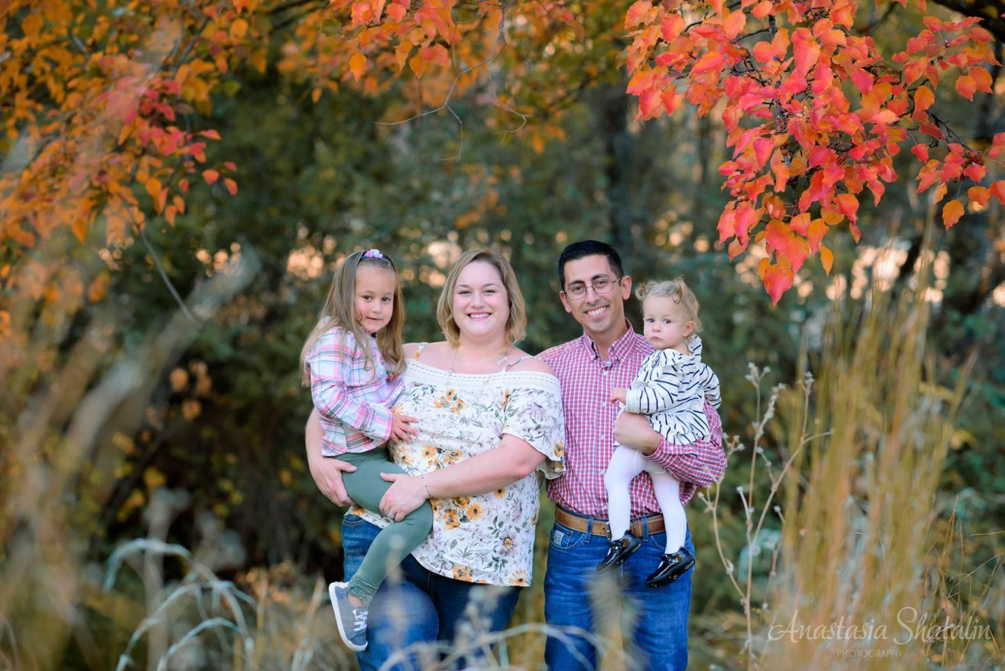 Outdoor fall location with family photographer. Family photographer in Roseville, Rocklin, Folsom, Sacramento