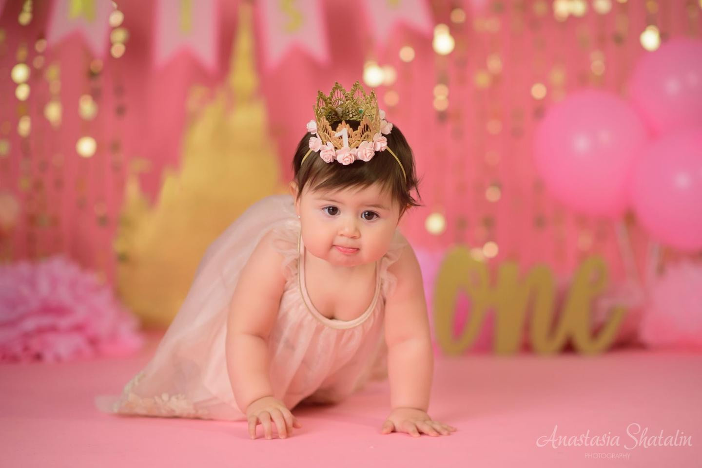 Princess cake smash Roseville, Rocklin, Folsom. Family photographer in Roseville, Rocklin, Folsom, Sacramento