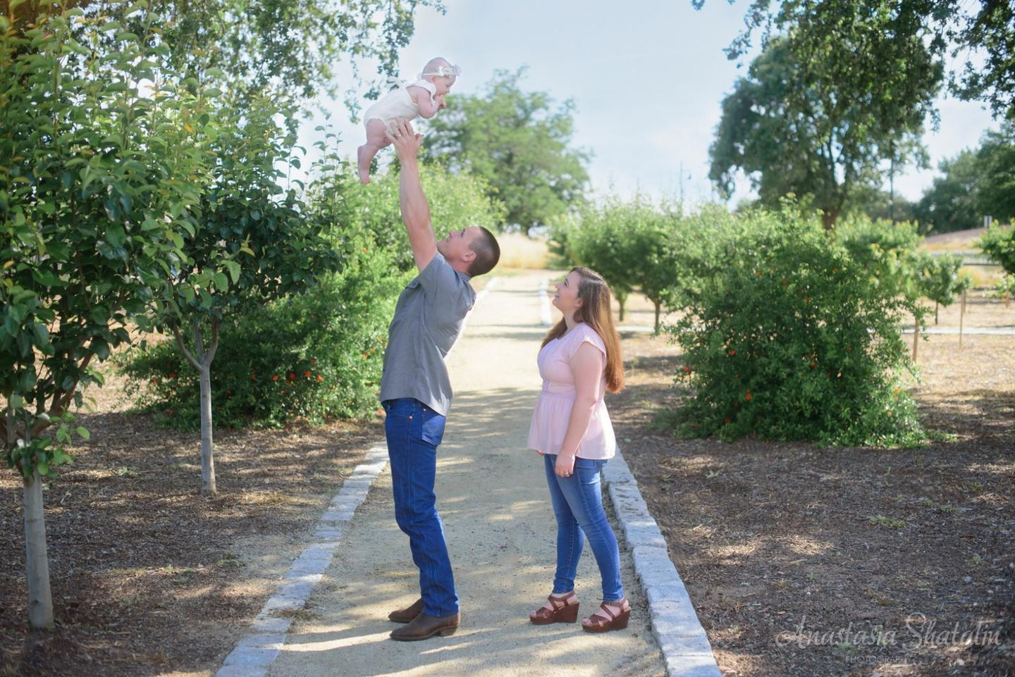 Baby infant photographer Rocklin Roseville Sacramento. Family photographer in Roseville, Rocklin, Folsom, Sacramento