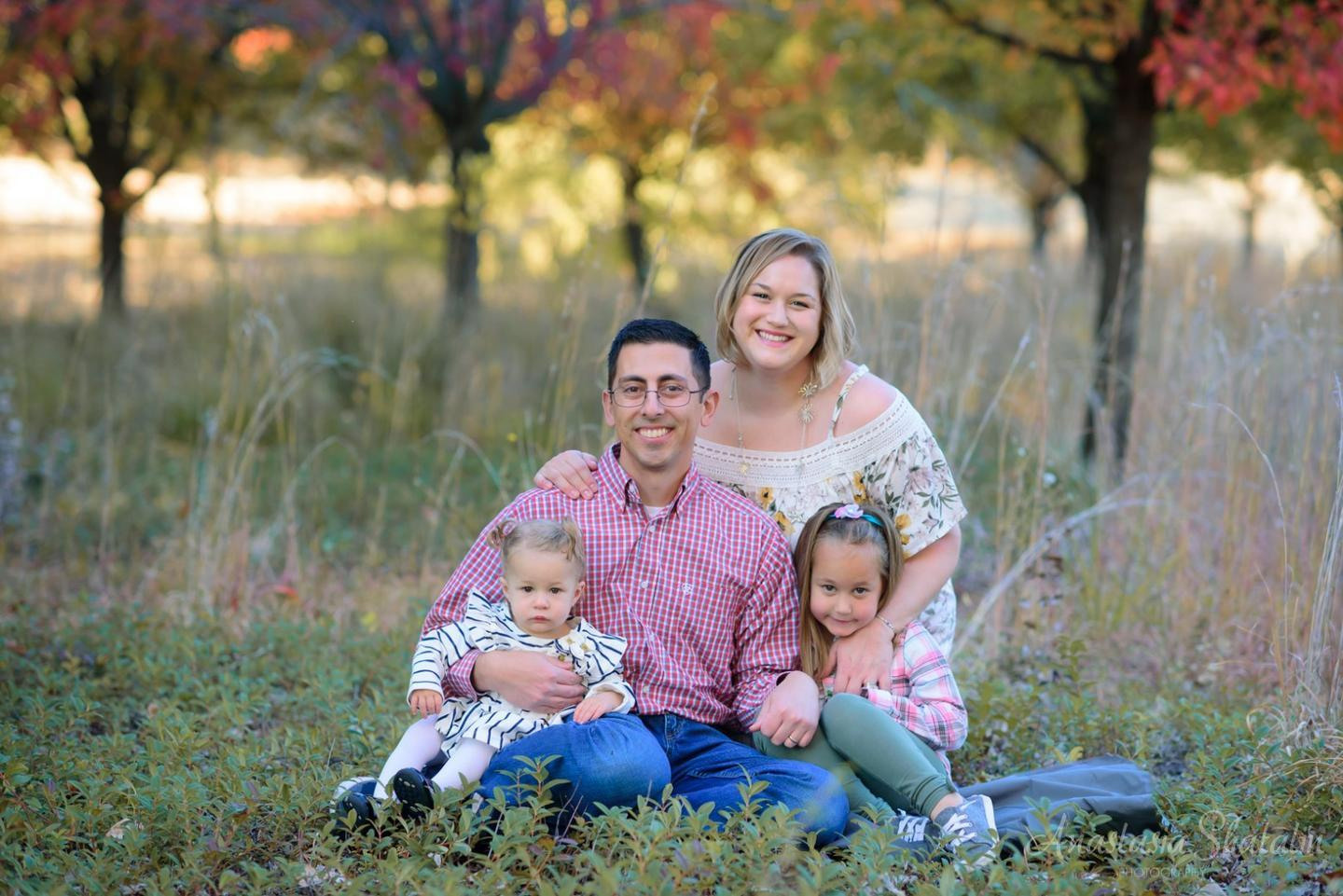 Outdoor fall location with family photographer. Family photographer in Roseville, Rocklin, Folsom, Sacramento