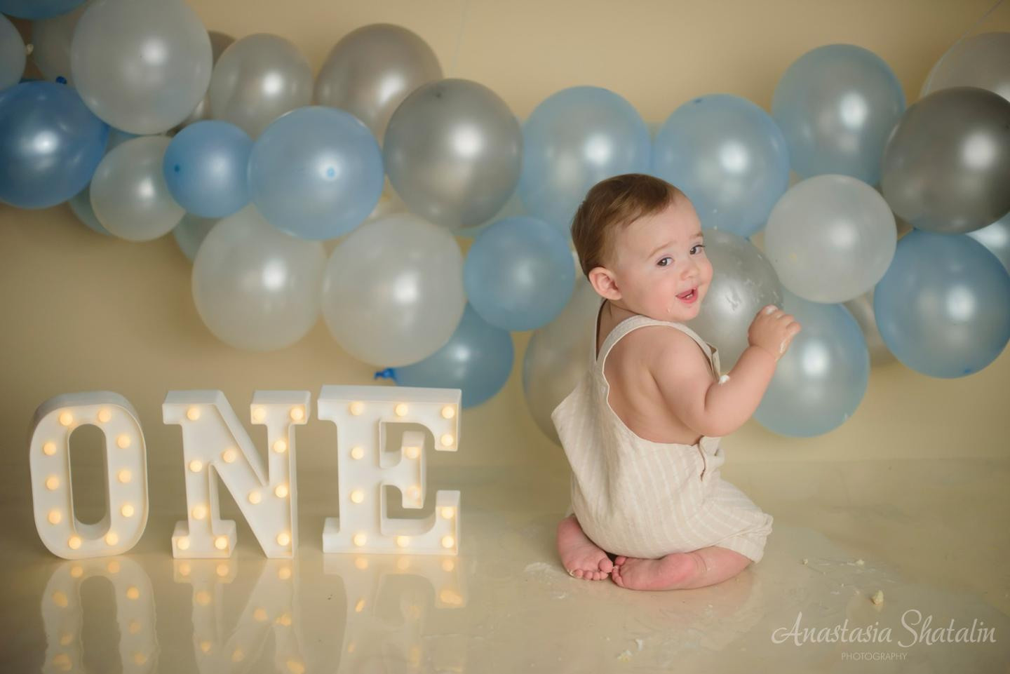 Mateo’s first birthday and cake smash photos. Photographer in Rocklin, CA. Family photographer in Roseville, Rocklin, Folsom, Sacramento