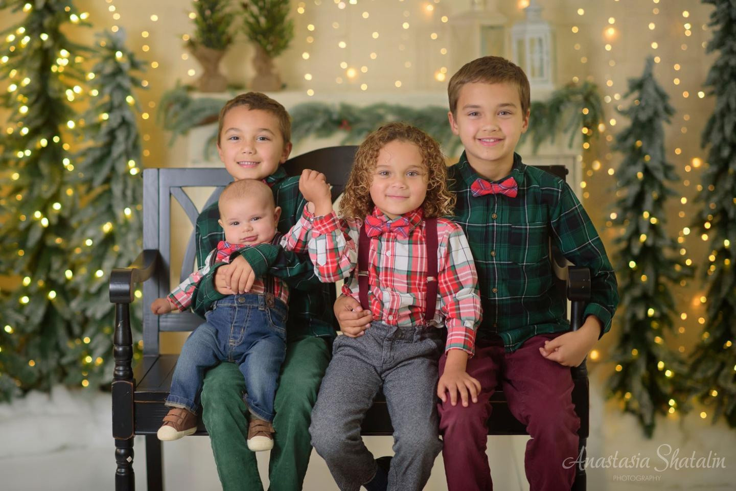 Christmas studio mini session Roseville, Rocklin, Sacramento, Folsom, Elk grove. Family photographer in Roseville, Rocklin, Folsom, Sacramento