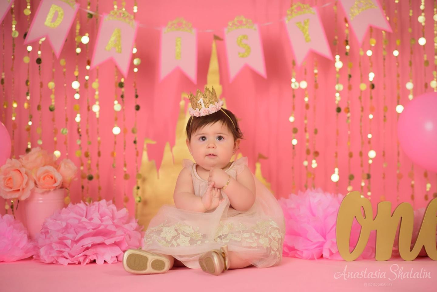 Princess cake smash Roseville, Rocklin, Folsom. Family photographer in Roseville, Rocklin, Folsom, Sacramento