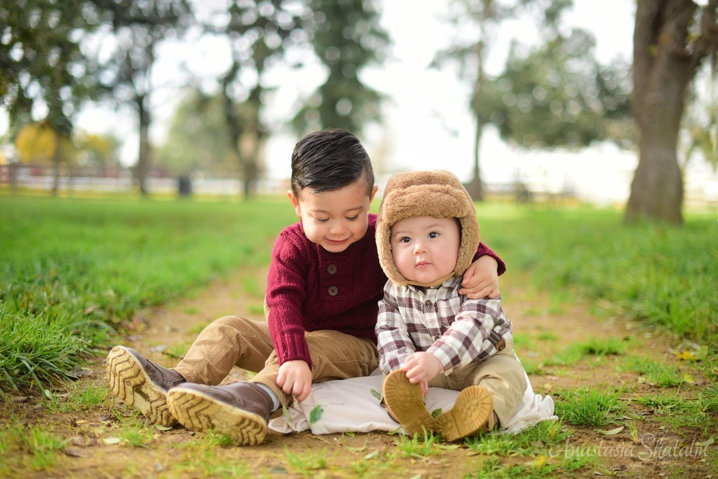 Family photo shoot Gibson ranch park winter time. Family photographer in Roseville, Rocklin, Folsom, Sacramento