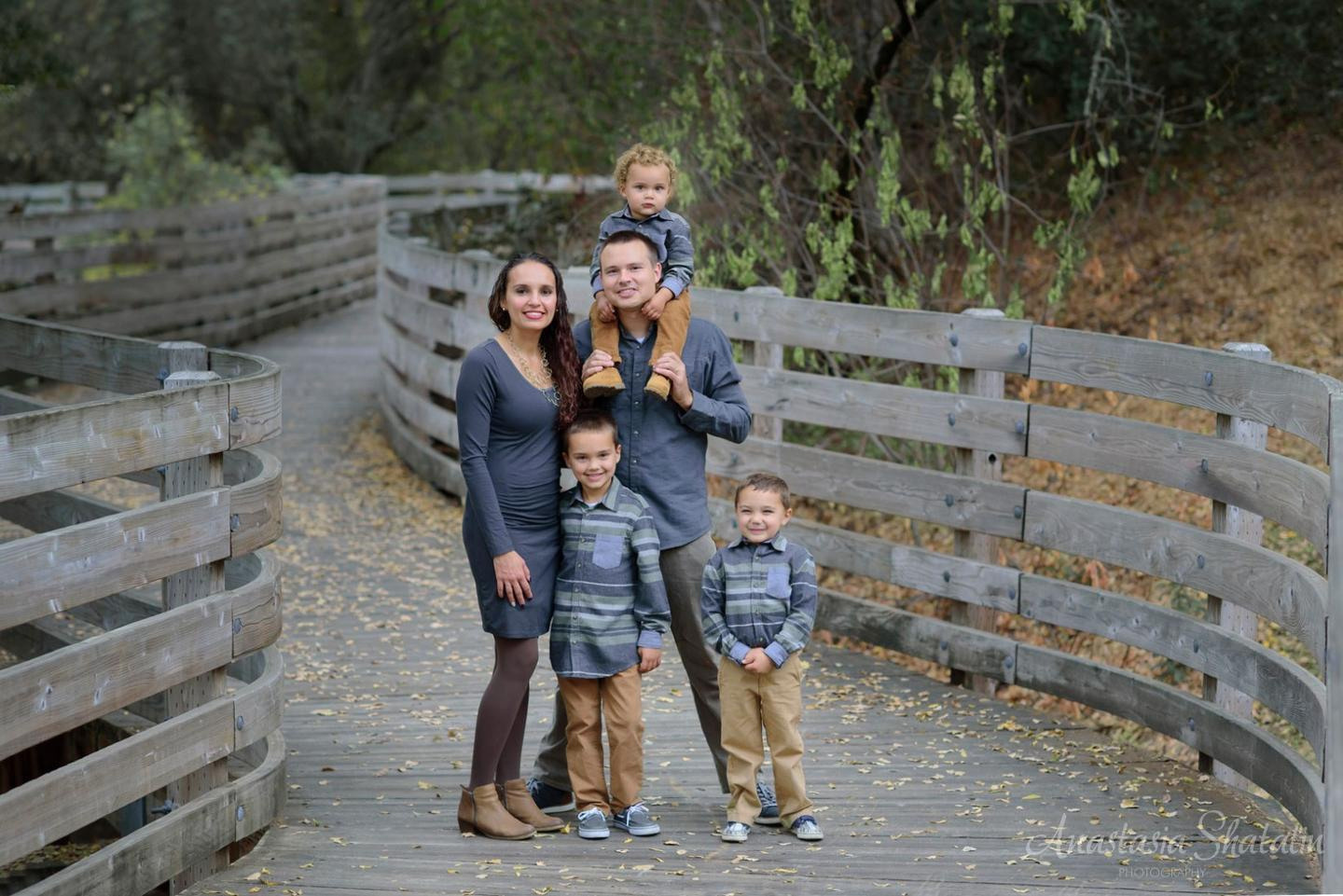 Wooden bridge in Folsom, CA. Perfect location for a photo shoot. Family photographer in Roseville, Rocklin, Folsom, Sacramento
