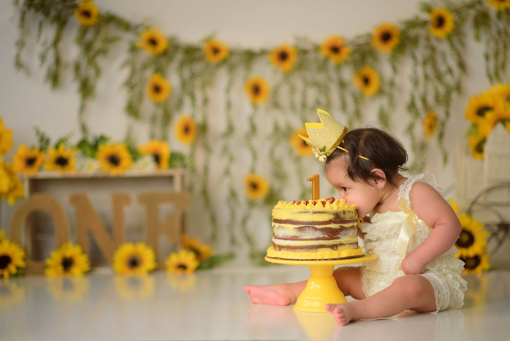 Sunflowers themed 1st birthday photos Roseville, Rocklin. Family photographer in Roseville, Rocklin, Folsom, Sacramento