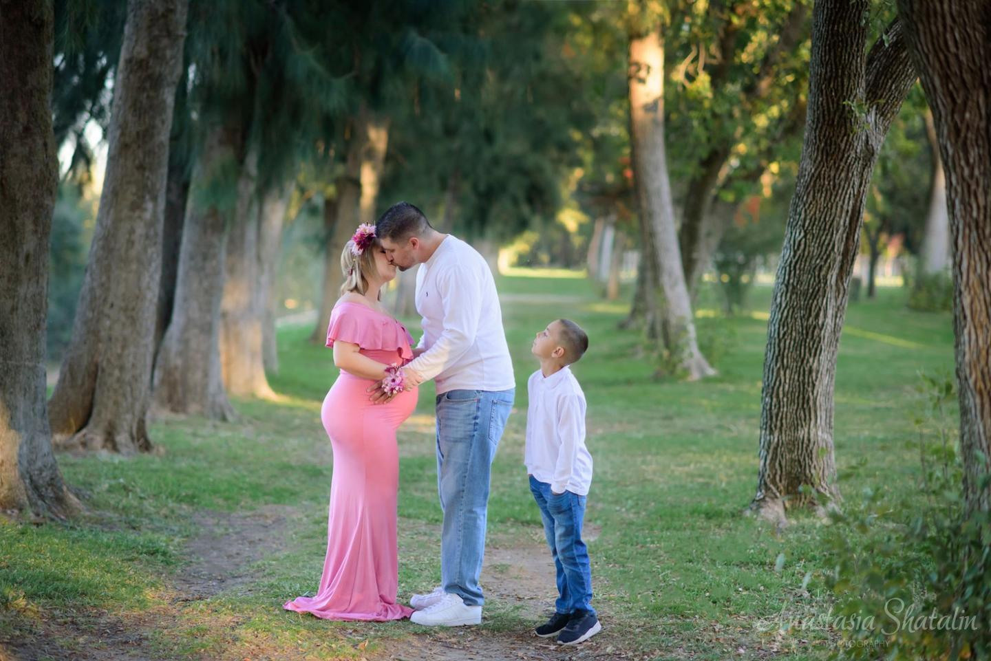 Maternity photoshoot. Family photographer in Roseville, Rocklin, Folsom, Sacramento