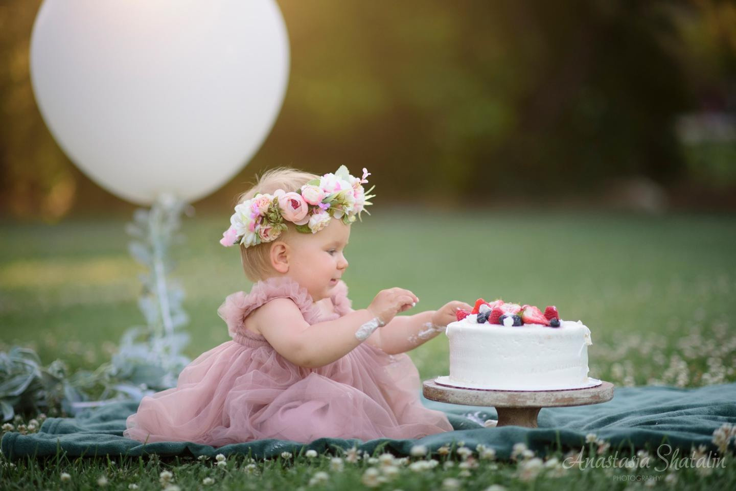 Sunset cake smash 1st birthday photography Rocklin, CA. Family photographer in Roseville, Rocklin, Folsom, Sacramento