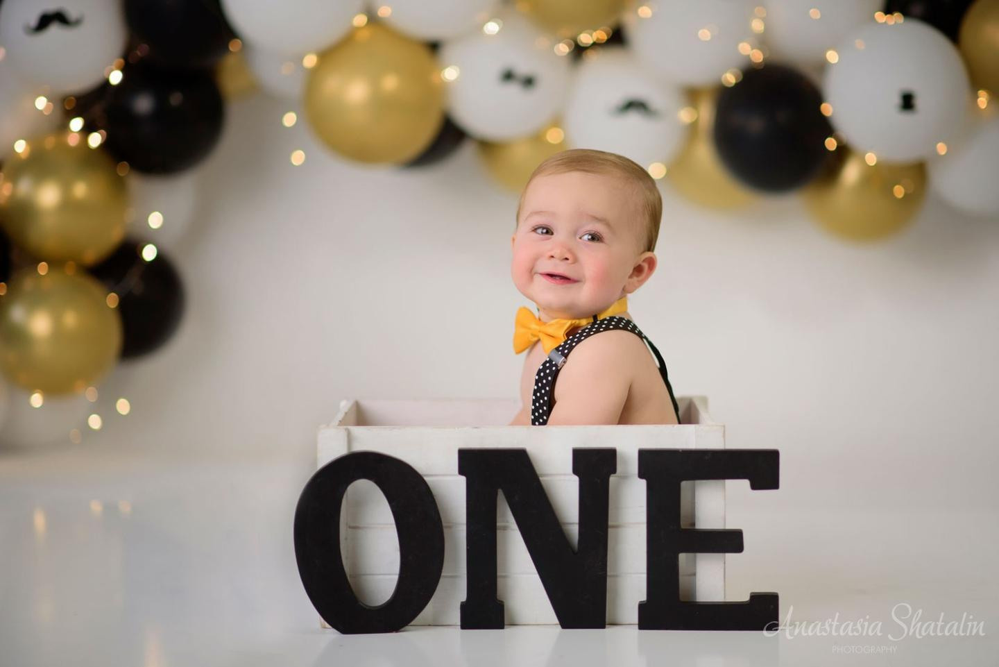 1st birthday and cake smash photographer. Family photographer in Roseville, Rocklin, Folsom, Sacramento