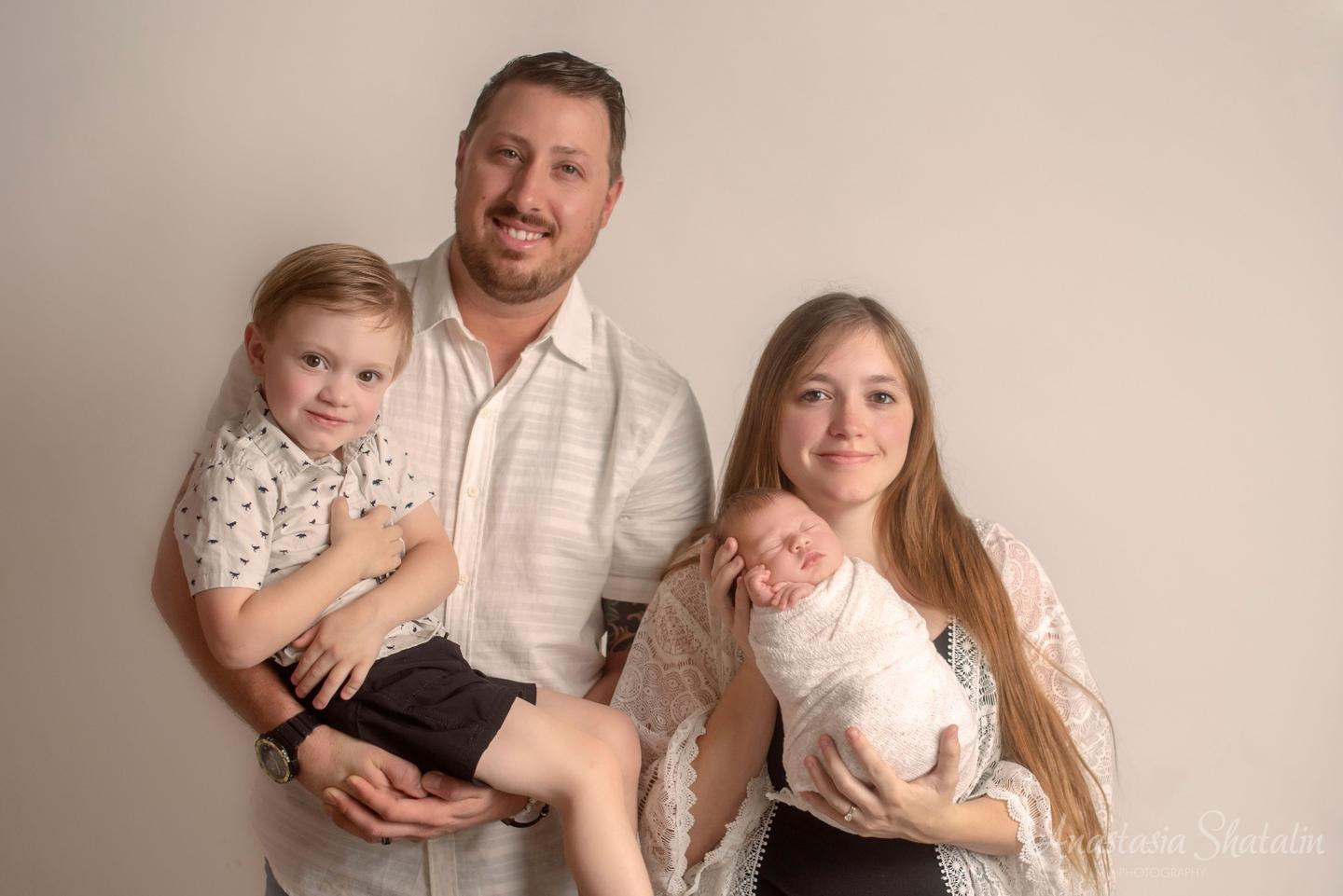 Newborn photographer Sacramento, Elk grove, Roseville. Family photographer in Roseville, Rocklin, Folsom, Sacramento