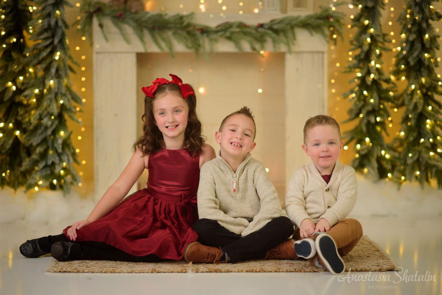 Christmas studio mini session Roseville, Rocklin, Sacramento, Folsom, Elk grove. Family photographer in Roseville, Rocklin, Folsom, Sacramento