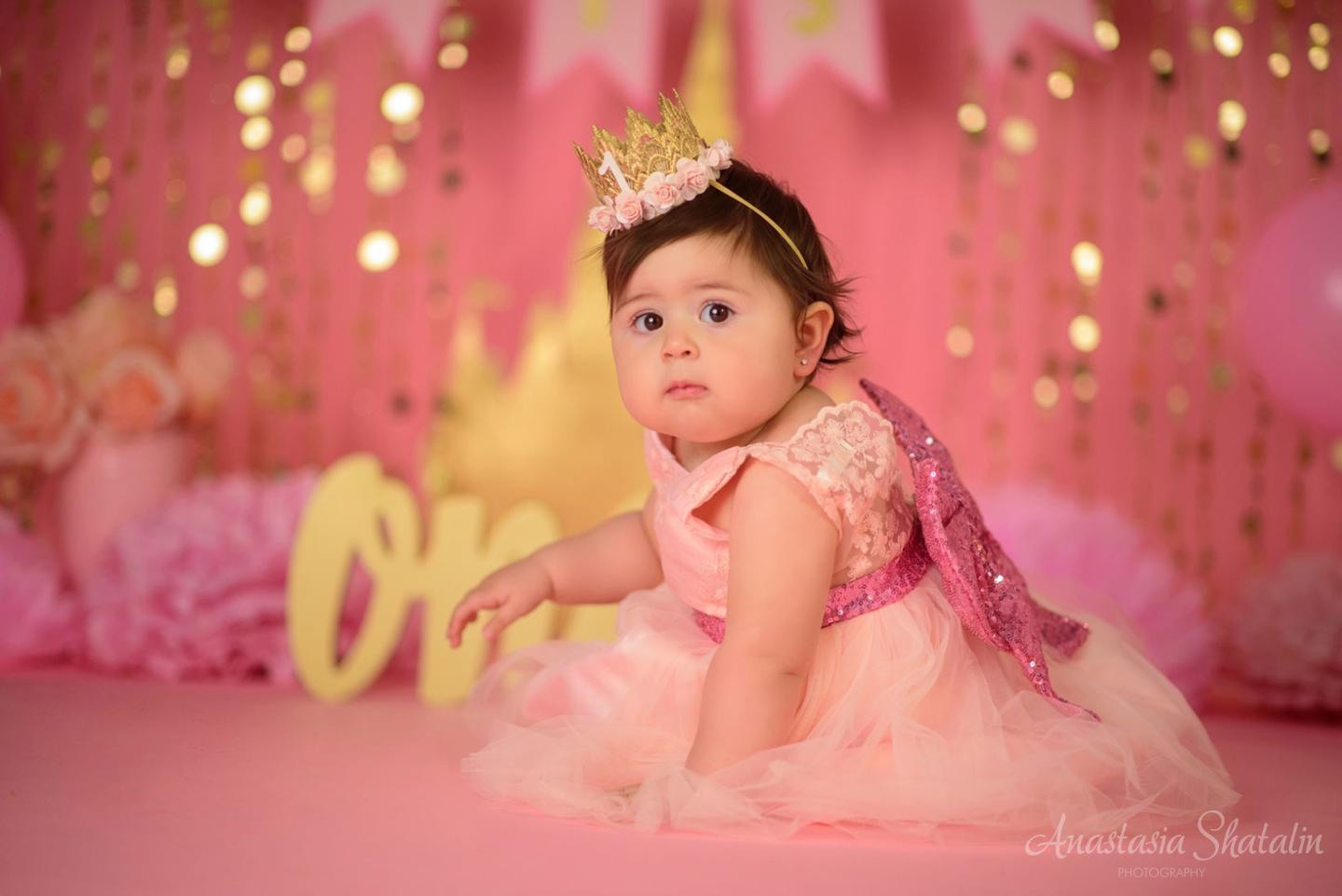 Princess cake smash Roseville, Rocklin, Folsom. Family photographer in Roseville, Rocklin, Folsom, Sacramento