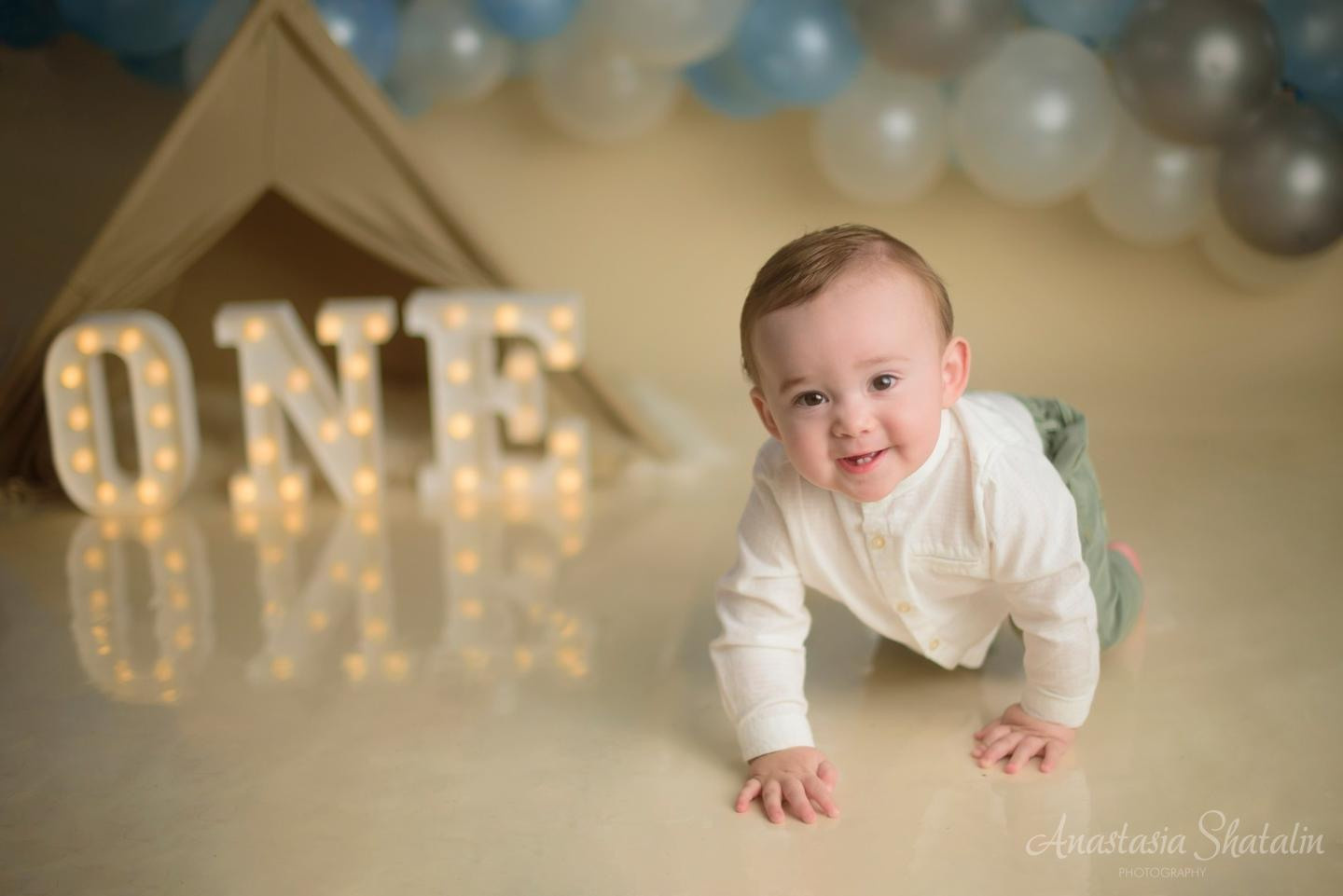 Mateo’s first birthday and cake smash photos. Photographer in Rocklin, CA. Family photographer in Roseville, Rocklin, Folsom, Sacramento