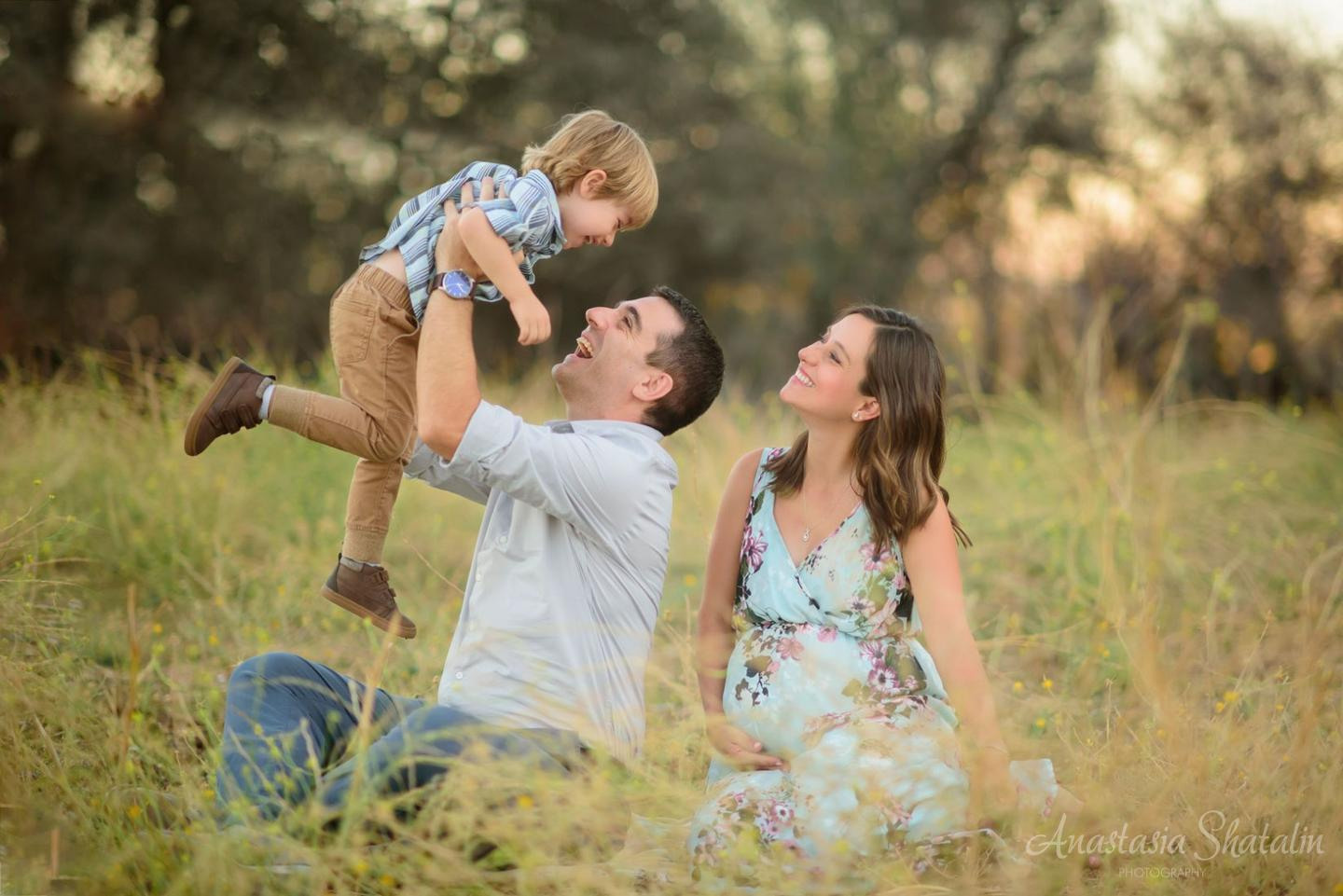 Pregnancy family photoshoot Roseville, Rocklin. Family photographer in Roseville, Rocklin, Folsom, Sacramento