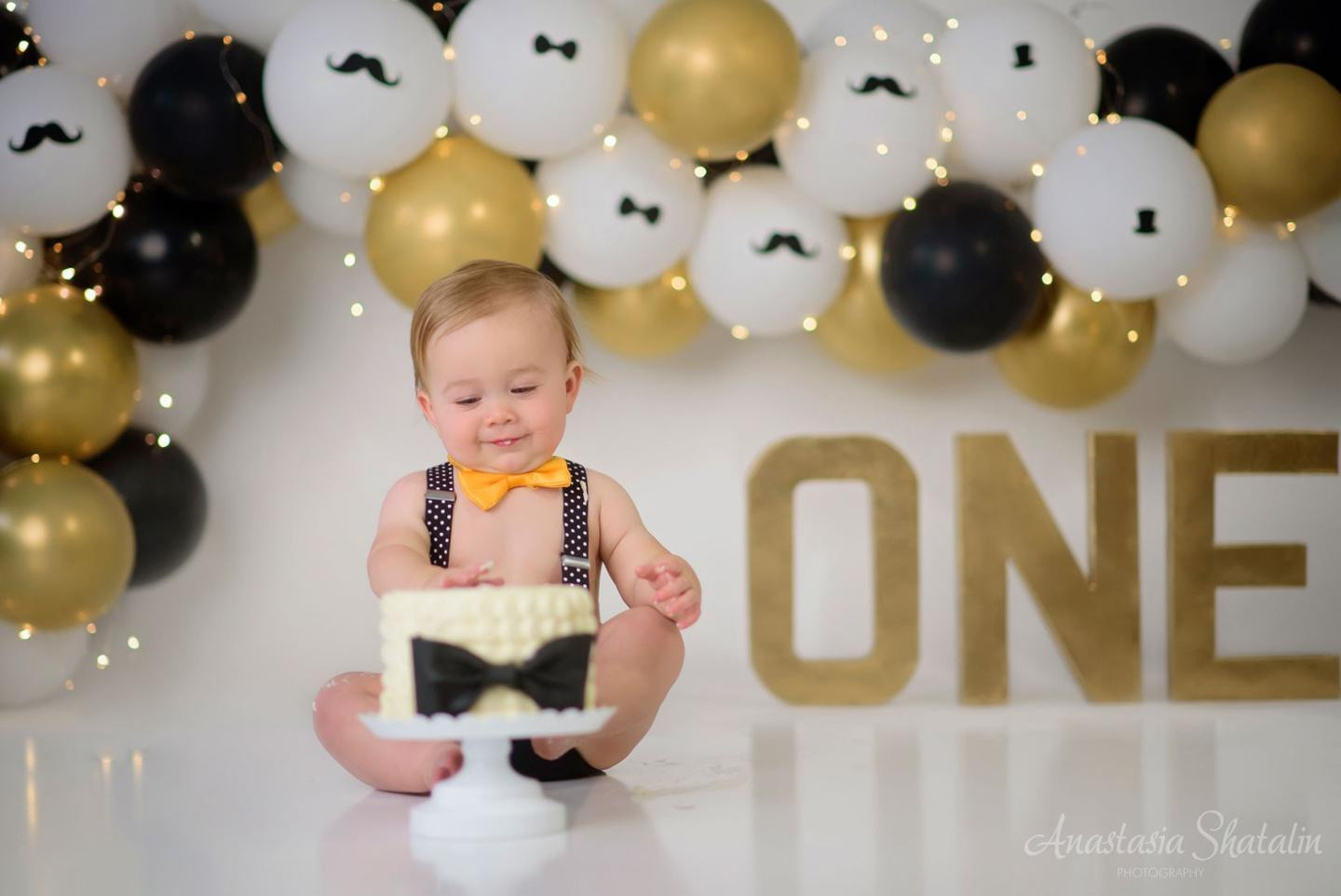 1st birthday and cake smash photographer. Family photographer in Roseville, Rocklin, Folsom, Sacramento