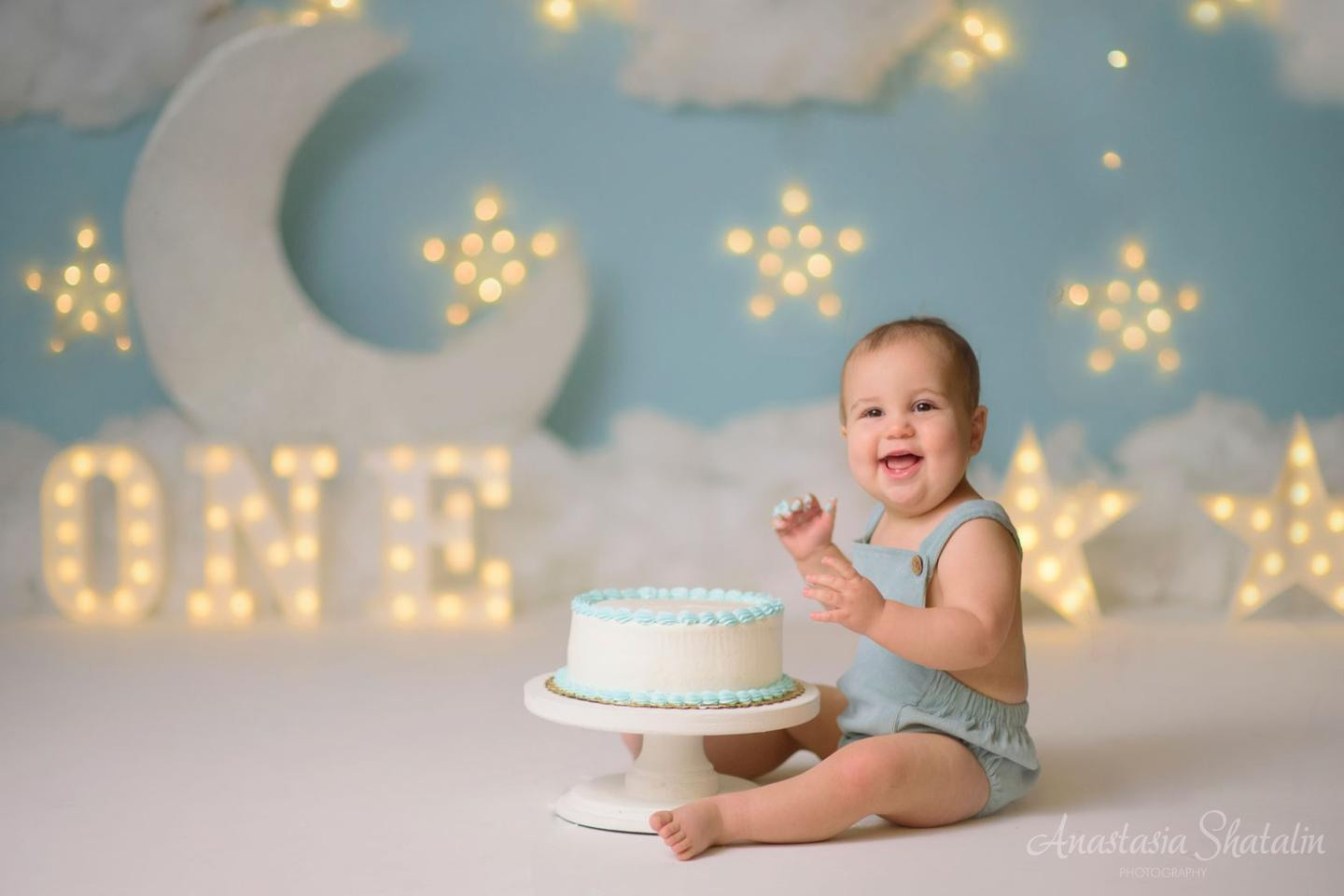Cake smash photography Roseville, Rocklin, Folsom. Family photographer in Roseville, Rocklin, Folsom, Sacramento