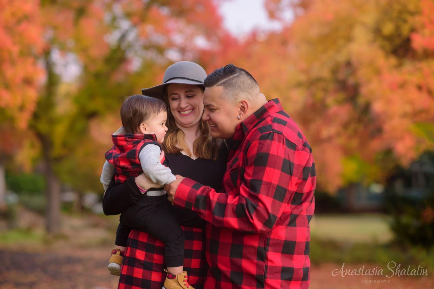 Autumn family photos Sacramento. Family photographer in Roseville, Rocklin, Folsom, Sacramento