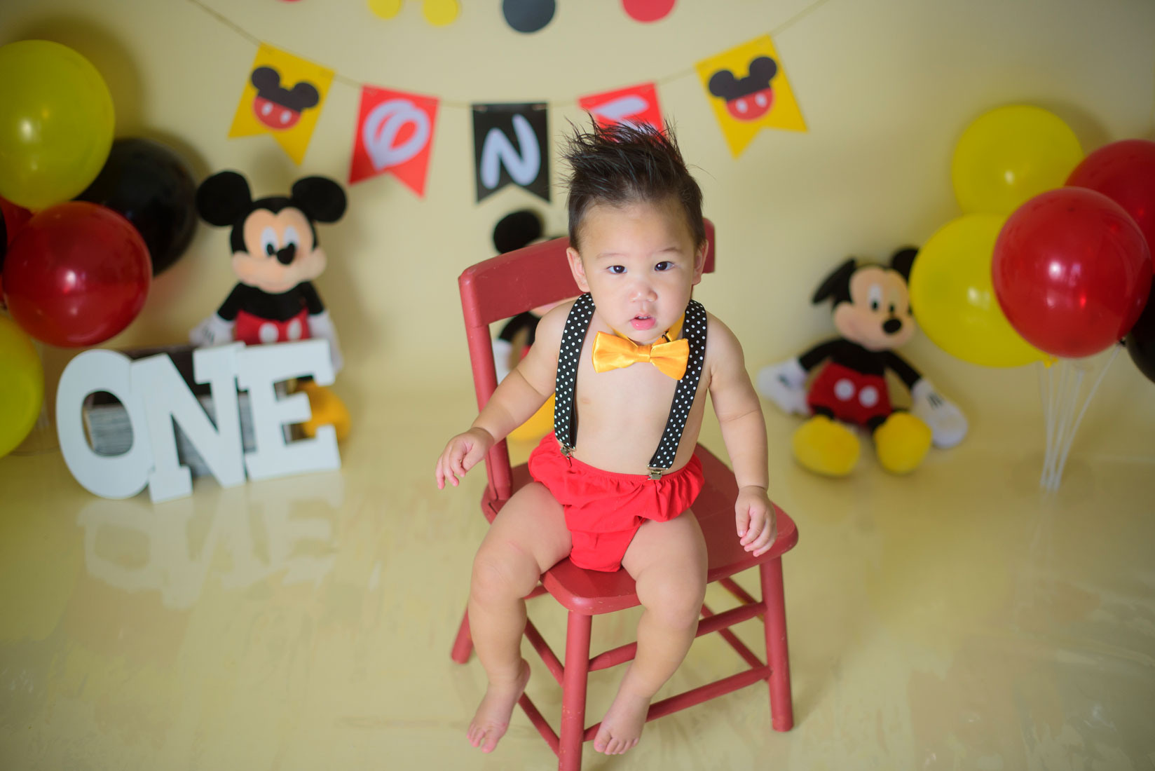 Mickey mouse first birthday session. Family photographer in Roseville, Rocklin, Folsom, Sacramento