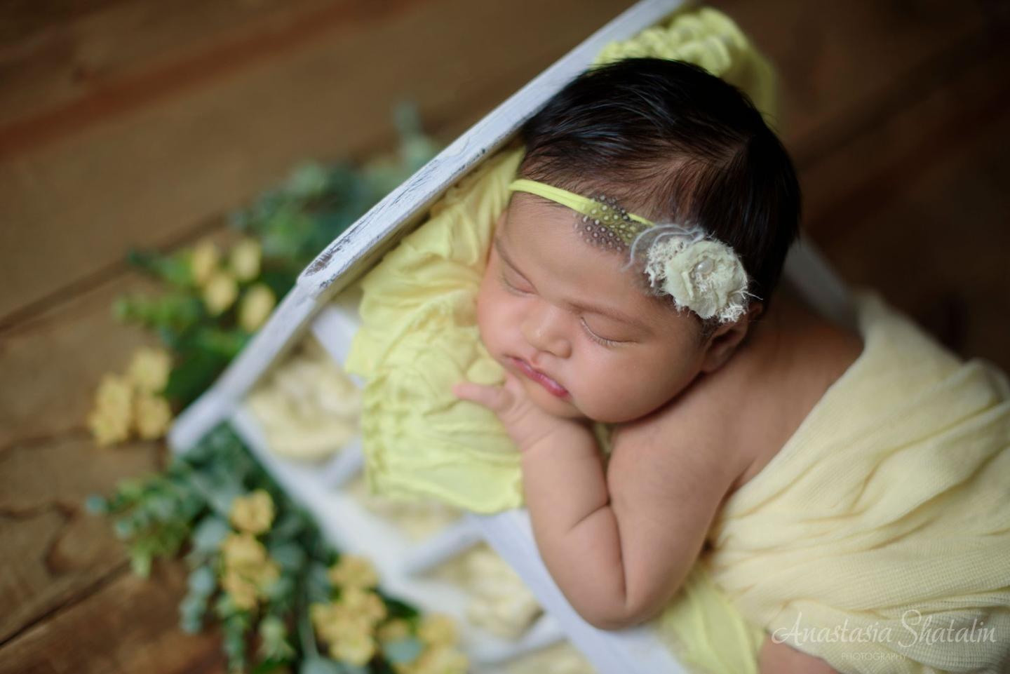 Newborn photo session for baby Amira, 9 days old. Family photographer in Roseville, Rocklin, Folsom, Sacramento