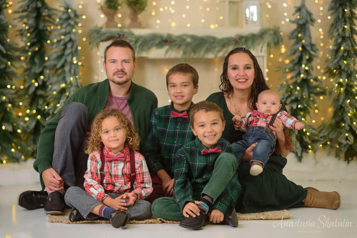 Christmas studio mini session Roseville, Rocklin, Sacramento, Folsom, Elk grove. Family photographer in Roseville, Rocklin, Folsom, Sacramento