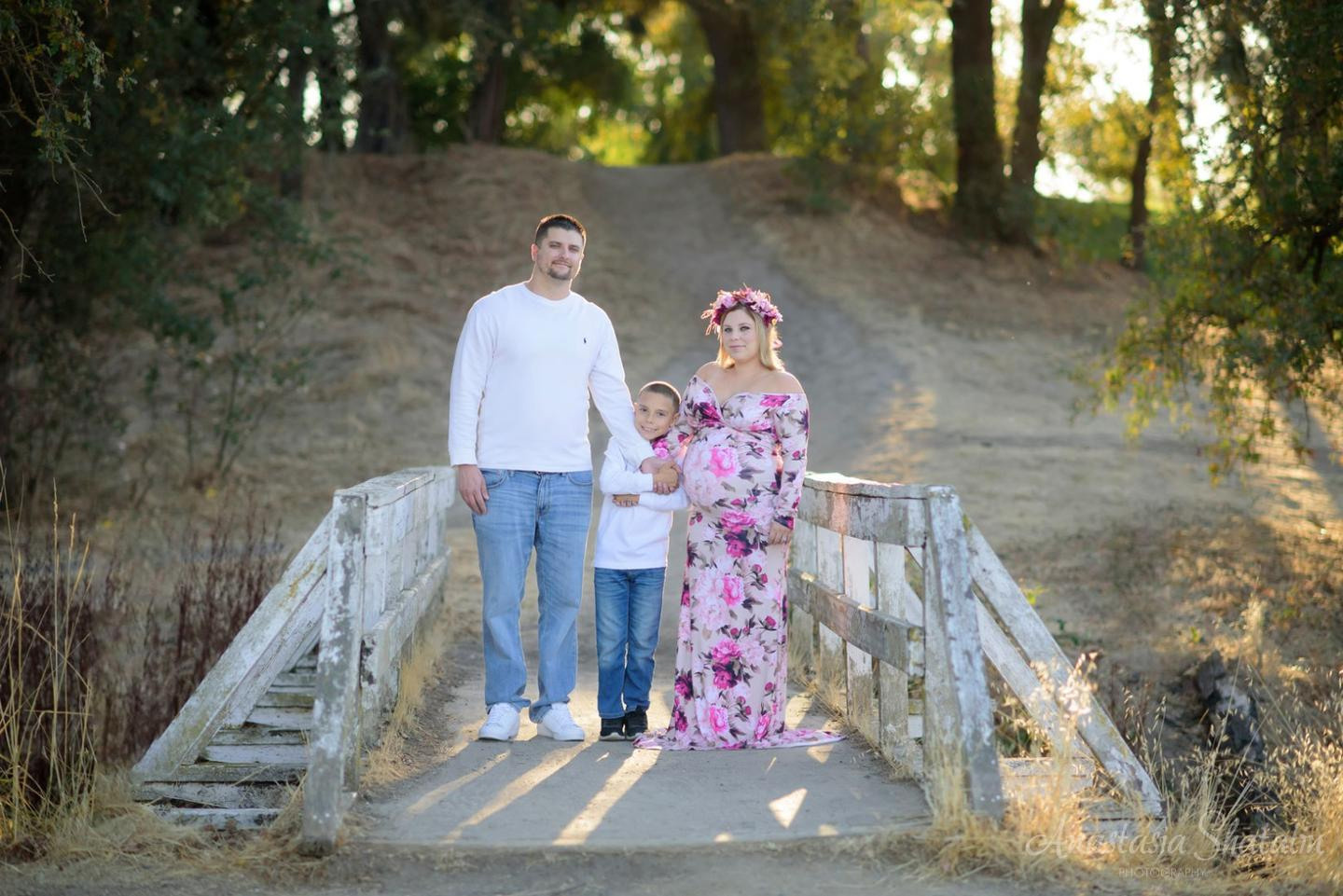 Maternity photoshoot. Family photographer in Roseville, Rocklin, Folsom, Sacramento