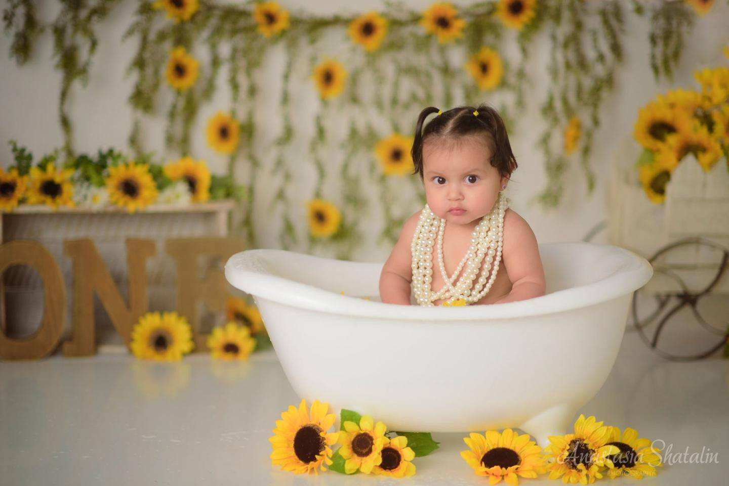 Sunflowers themed 1st birthday photos Roseville, Rocklin. Family photographer in Roseville, Rocklin, Folsom, Sacramento
