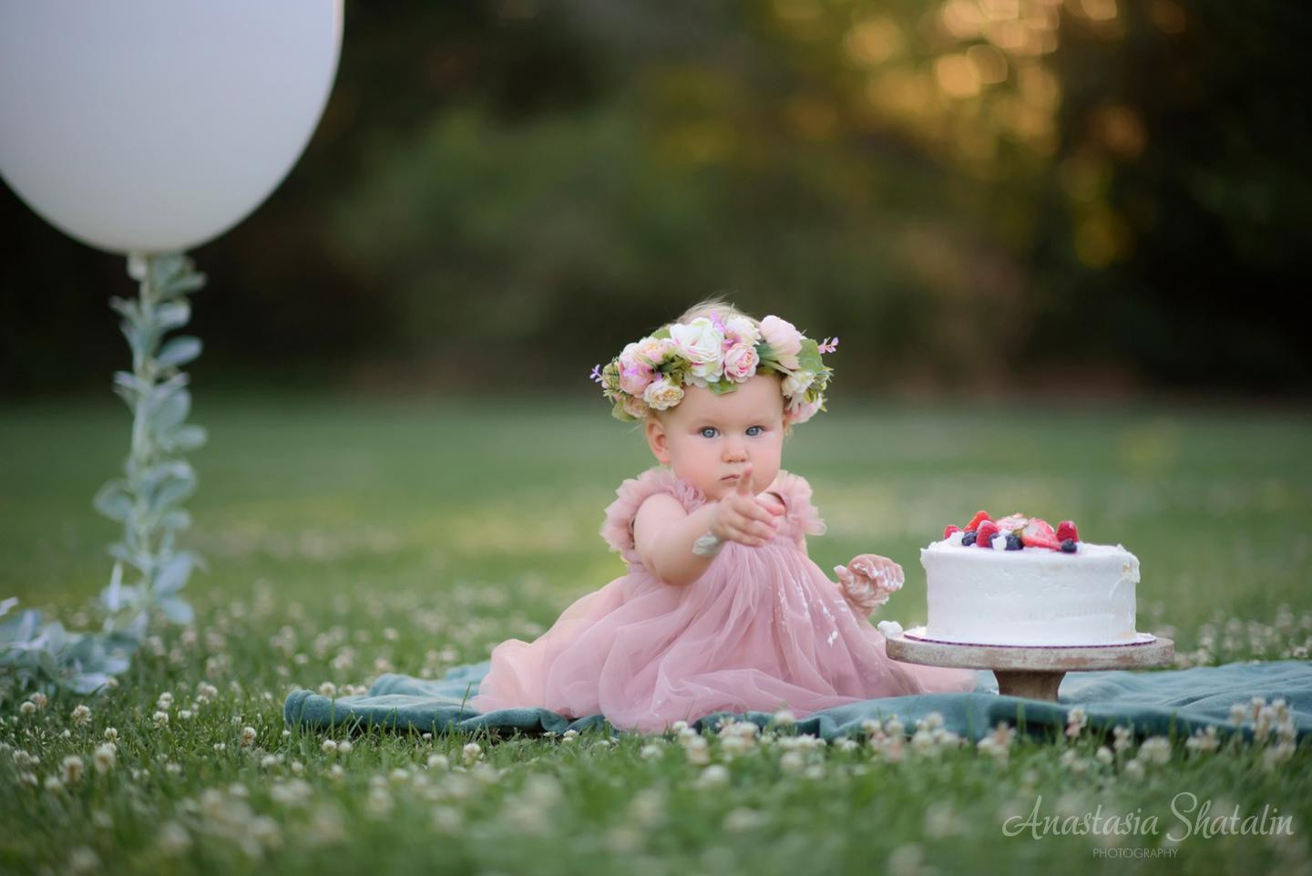 Sunset cake smash 1st birthday photography Rocklin, CA. Family photographer in Roseville, Rocklin, Folsom, Sacramento