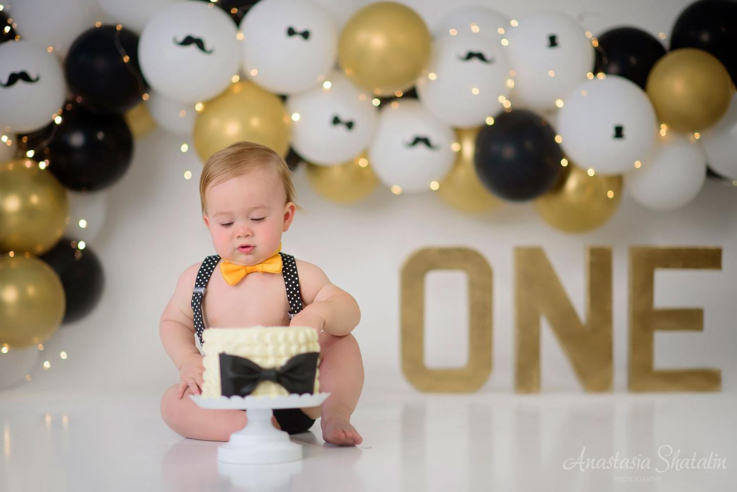 1st birthday and cake smash photographer. Family photographer in Roseville, Rocklin, Folsom, Sacramento