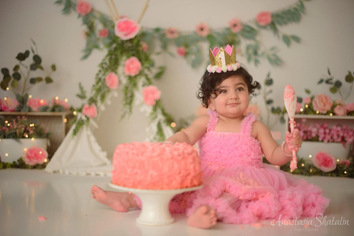 Smashing cake photography Roseville. Family photographer in Roseville, Rocklin, Folsom, Sacramento