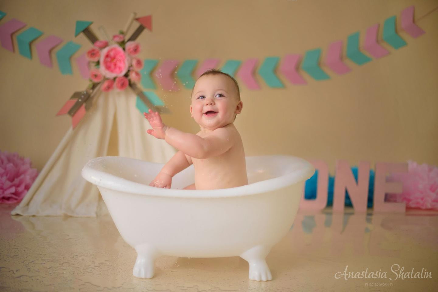 Wild one girl cake smash first birthday Rocklin. Family photographer in Roseville, Rocklin, Folsom, Sacramento