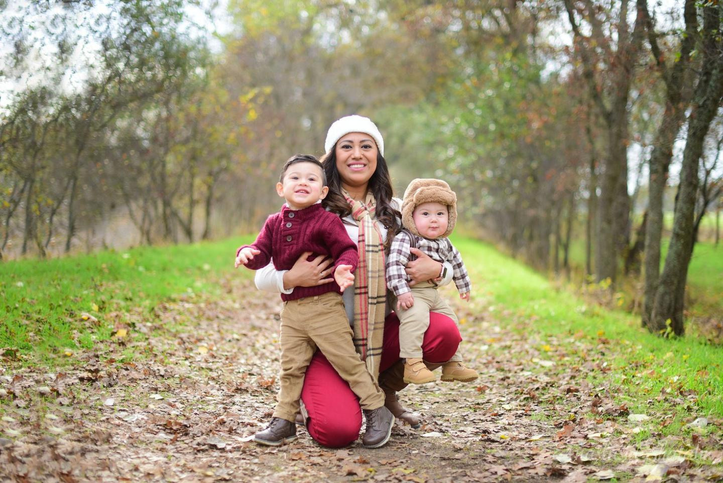 Family photo shoot Gibson ranch park winter time. Family photographer in Roseville, Rocklin, Folsom, Sacramento