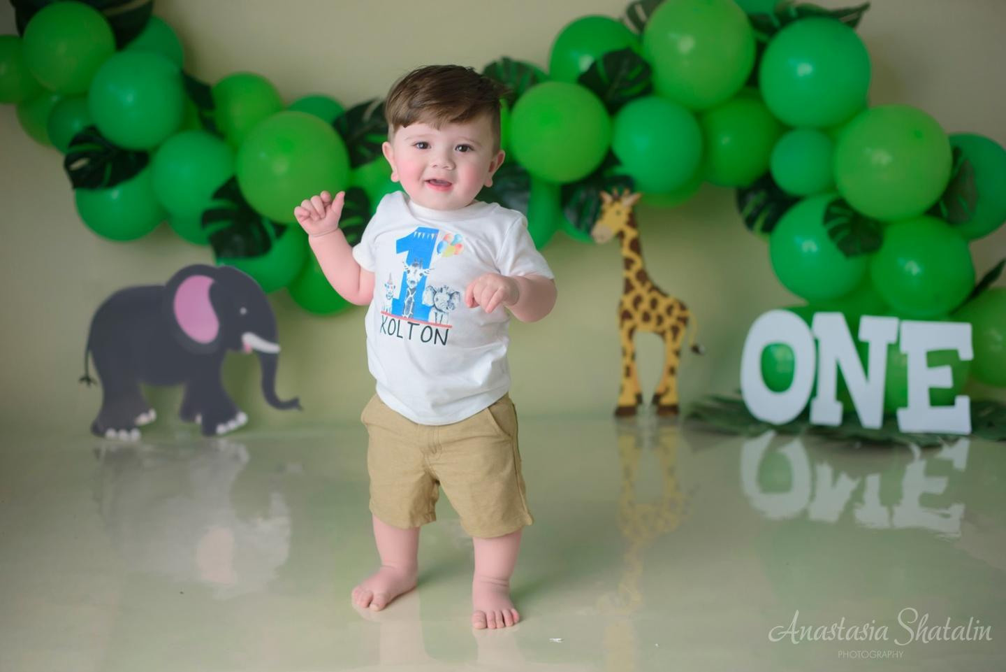 Tarzan jungle cake smash photography Sacramento. Family photographer in Roseville, Rocklin, Folsom, Sacramento