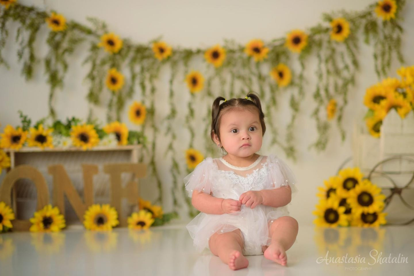 Sunflowers themed 1st birthday photos Roseville, Rocklin. Family photographer in Roseville, Rocklin, Folsom, Sacramento
