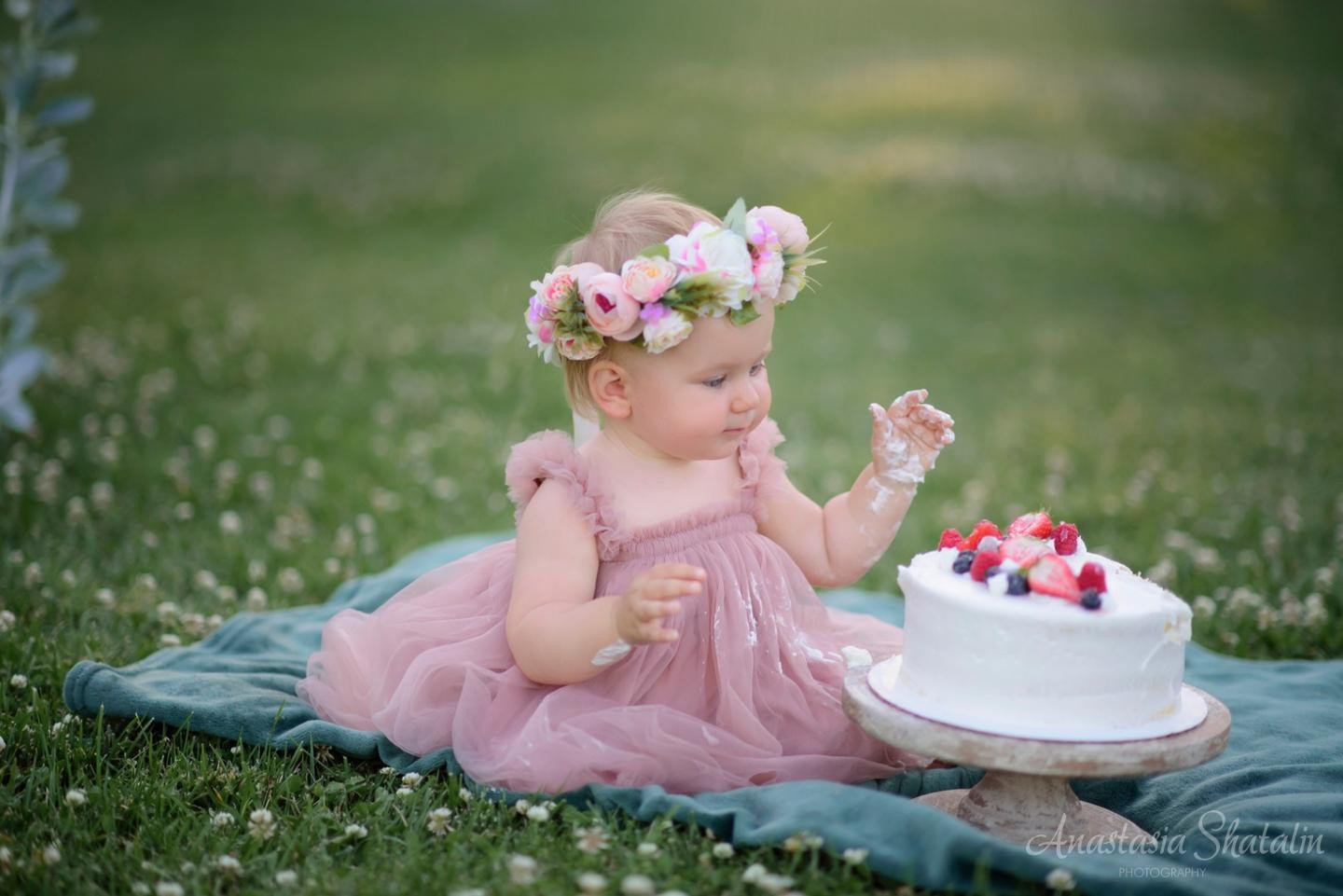 Sunset cake smash 1st birthday photography Rocklin, CA. Family photographer in Roseville, Rocklin, Folsom, Sacramento