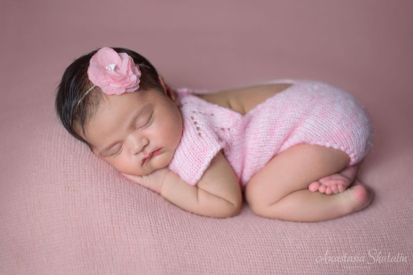 Newborn photo session for baby Amira, 9 days old. Family photographer in Roseville, Rocklin, Folsom, Sacramento